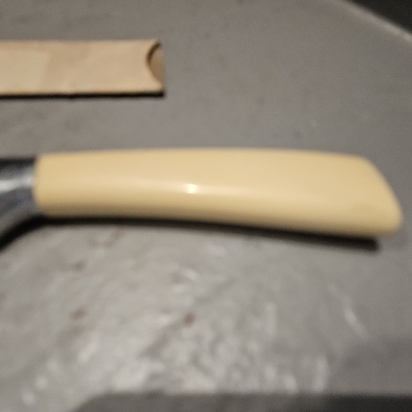 Quikut 10" Knife Cream Handle - Picture 4 of 13